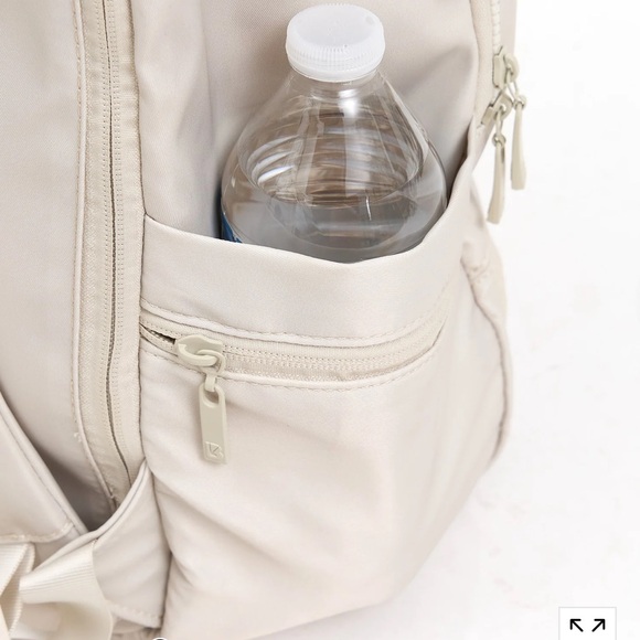 Buff bunny  sports bag with laptop carrier - Picture 14 of 15